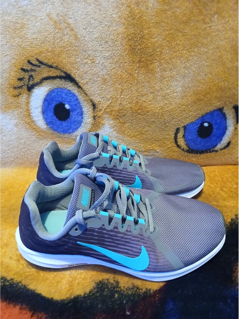 Nike Running Shoes Size 8.5 US - Gray with Blue Accent